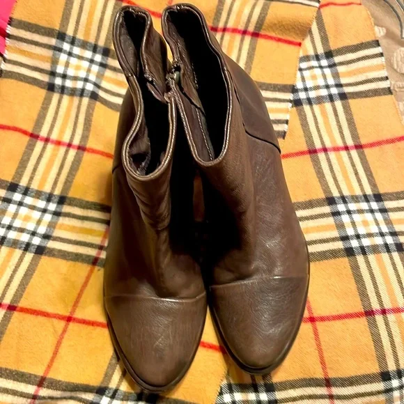 Made in Italy classic dress boot with 2 inch heel Italian Leather - Picture 2 of 9